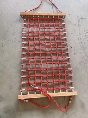 أرجوحة ملعب الأطفال باللون الأحمر 150 سم × 80 سم مع حبل معلق