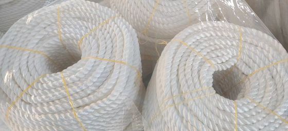 حبل PP ثلاثي الشعيرات عالي القوة بالجملة 6 مم - 40 مم حجم 200 متر / 220 متر للطول للتعبئة والتغليف